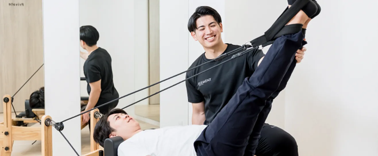 ピラティスをしている写真