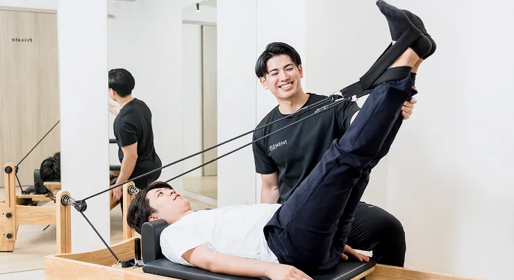 ピラティスをしている写真