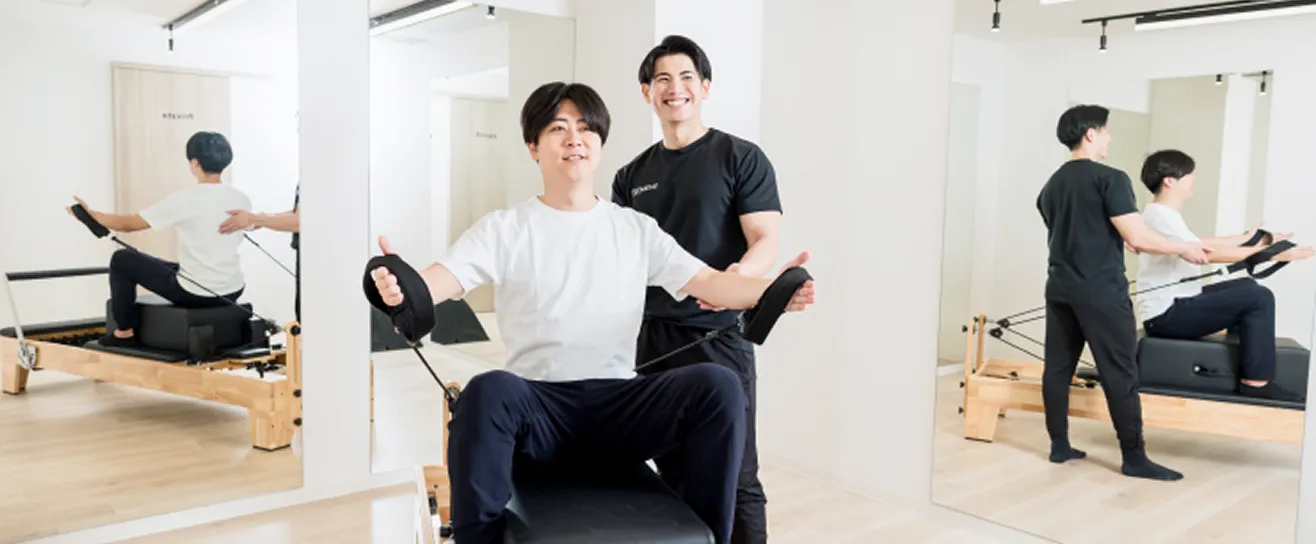 ピラティスをしている写真