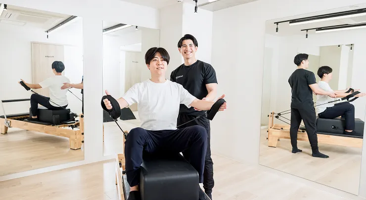 ピラティスをしている写真